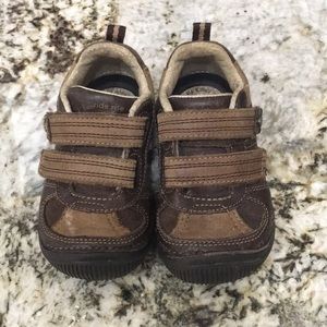 Stride Rite Woody 5.5